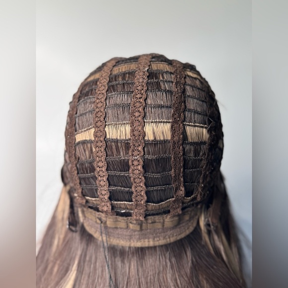 Long Wavy Brown Wig with Highlights – Natural Looking Heat Resistant Synthetic - Picture 9 of 11